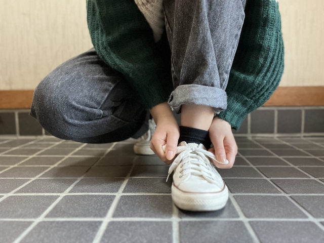 A Conference Between the Left and Right Shoelaces