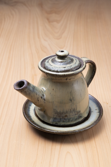 Why does a soy sauce dispenser act as if there’s still some left right up to the very end?