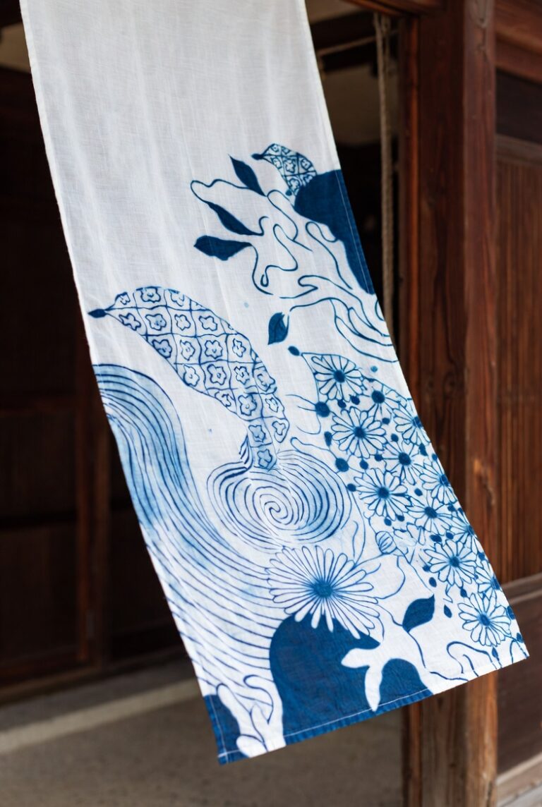 A cloth that talks to the wind, I still can't quite pronounce its name.