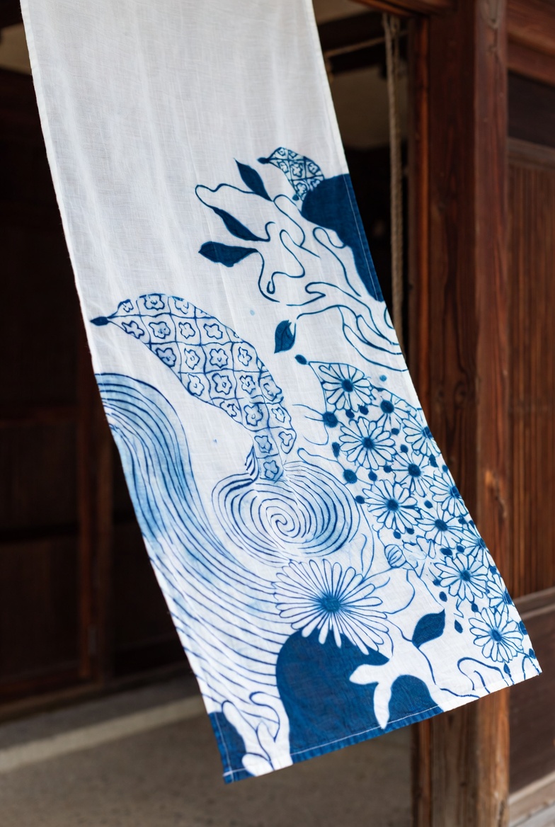A cloth that talks to the wind, I still can't quite pronounce its name.